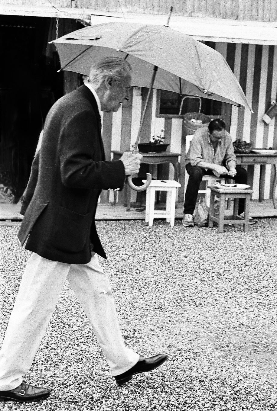 homme au parapluie